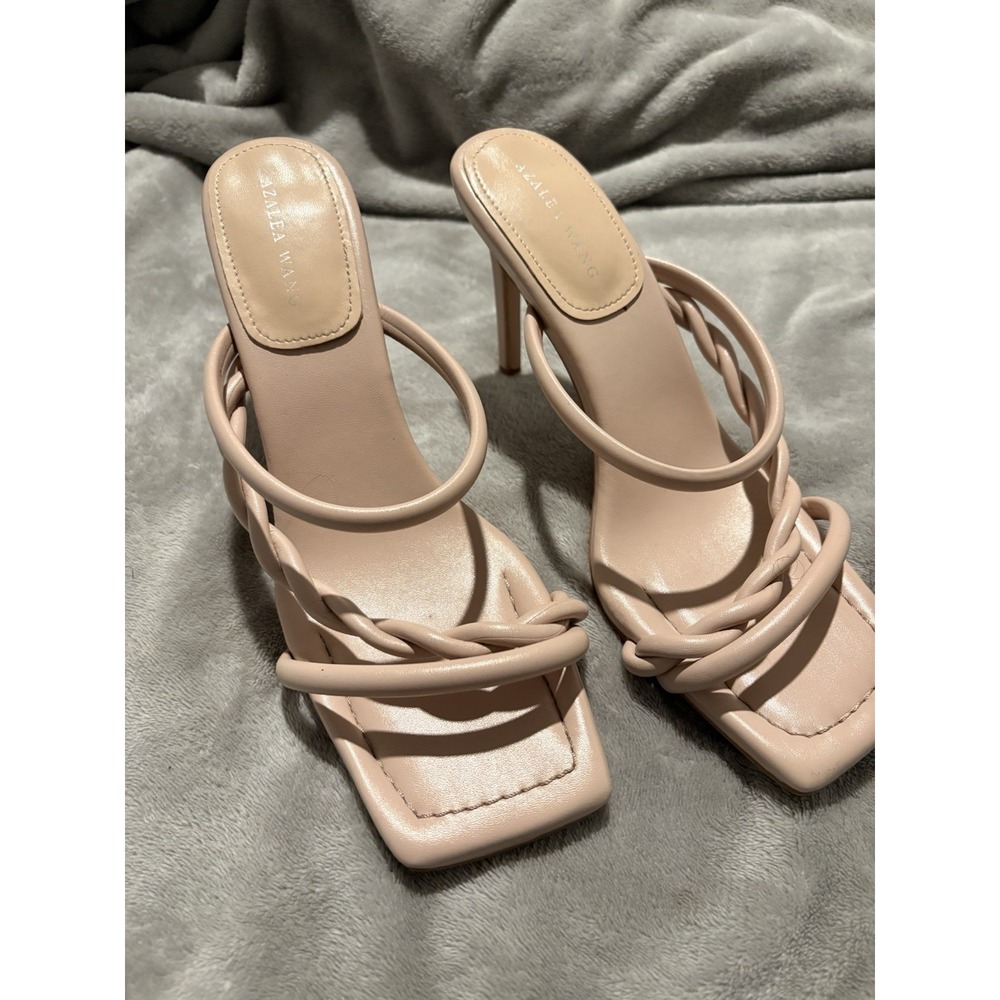 Akira AZALEA WANG FABI PU STRAPPY SANDAL IN NUDE SZ 9